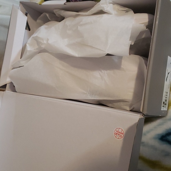 WomensPuma/FemmesSn3akers - Picture 8 of 10